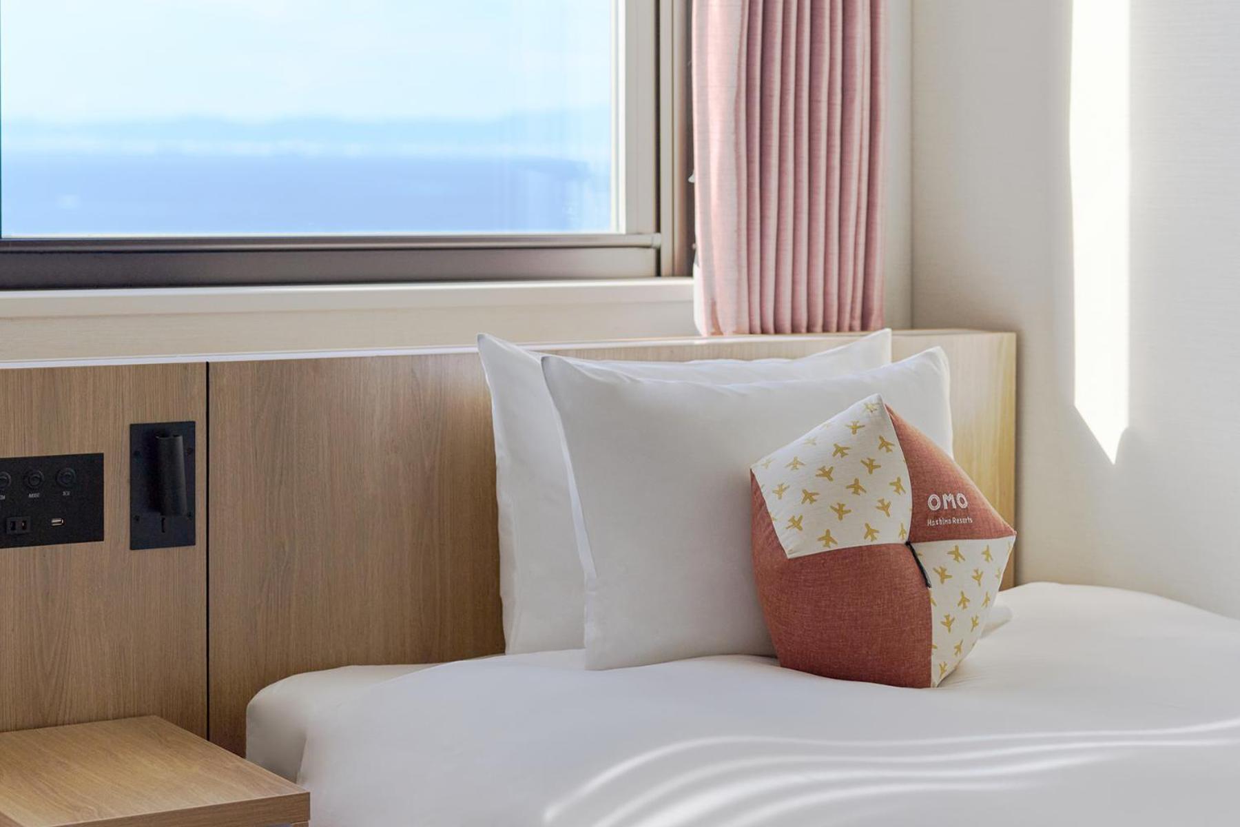 Omo Kansai Airport By Hoshino Resorts Izumisano Exterior foto A bed with a pillow